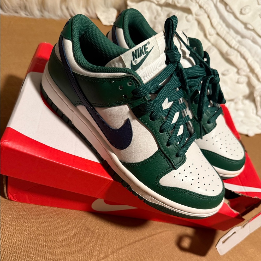 Nike Dunk Low in Gorge Green and Midnight Navy